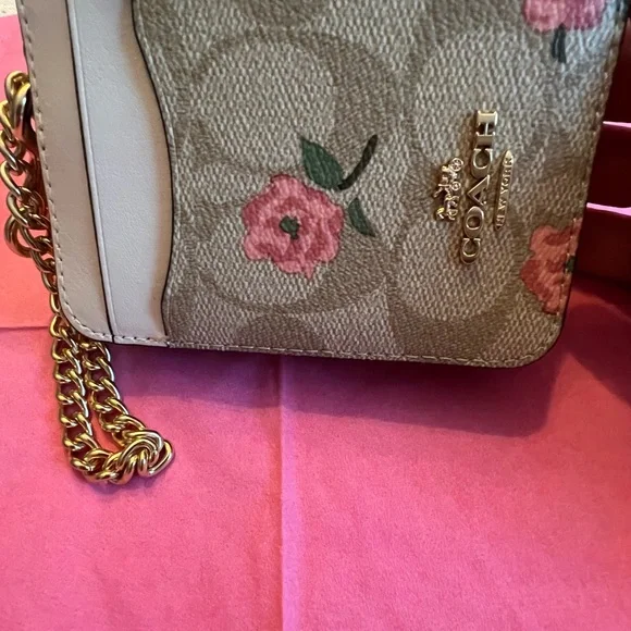 Coach Card case  used a couple times very good condition - Picture 2 of 3